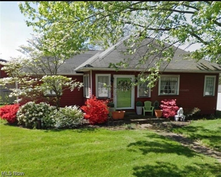 215 Lake Avenue, Hartville, OH - Photo 3