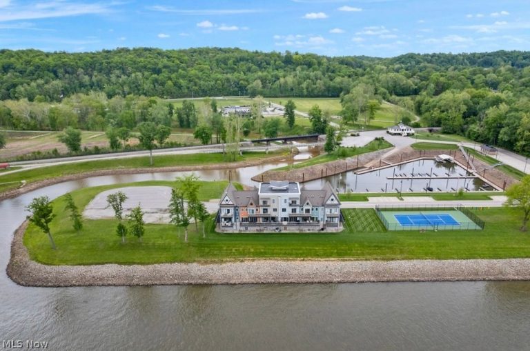 502 Harbor Drive, Williamstown, WV - Photo 3