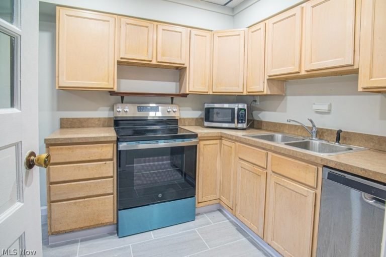 1399 Barlow Road #1, Hudson, OH - Photo 5