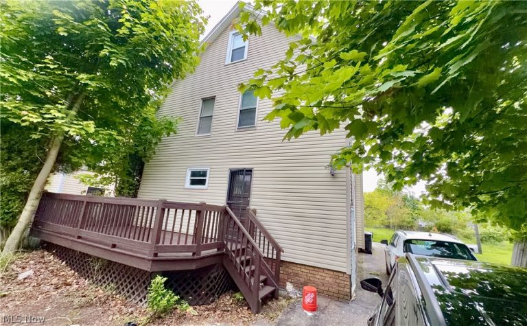 949 Helmsdale Road, Cleveland Heights, OH - Photo 2