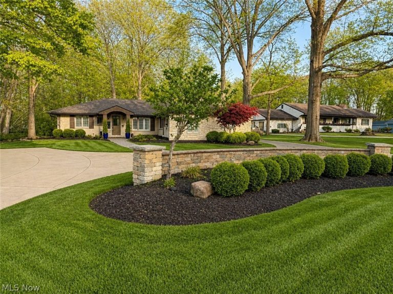 6325 Crossview Road, Seven Hills, OH, 44131