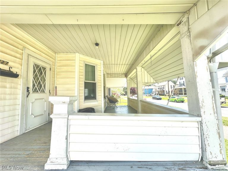 427 Columbia Avenue, Williamstown, WV - Photo 4
