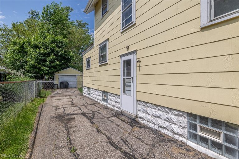 2332 17th Street, Akron, OH - Photo 4