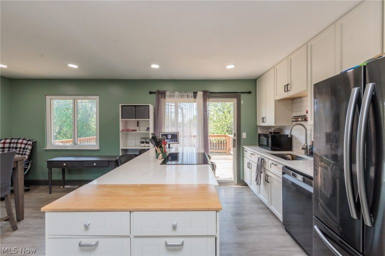 10201 Munich Drive, Parma, OH - Photo 4