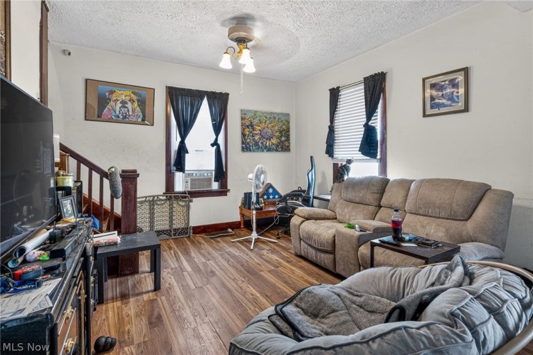 217 Hunts Avenue, Barnesville, OH - Photo 2