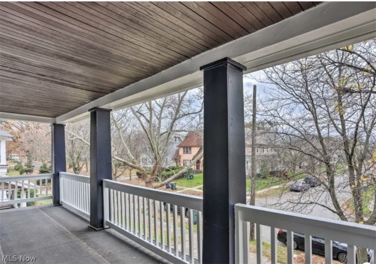 1623 Hillcrest Road, Cleveland Heights, OH - Photo 2
