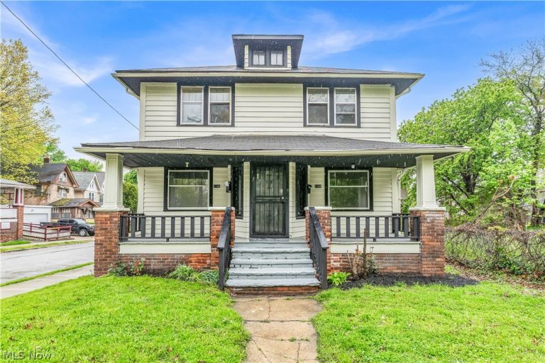 1144 145th Street #2/Left, Cleveland, OH, 44110
