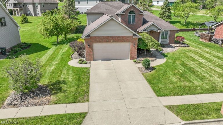 113 Howard Drive, Dover, OH - Photo 2