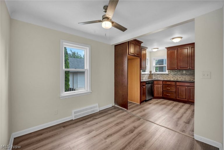 25671 Farringdon Avenue, Euclid, OH - Photo 8