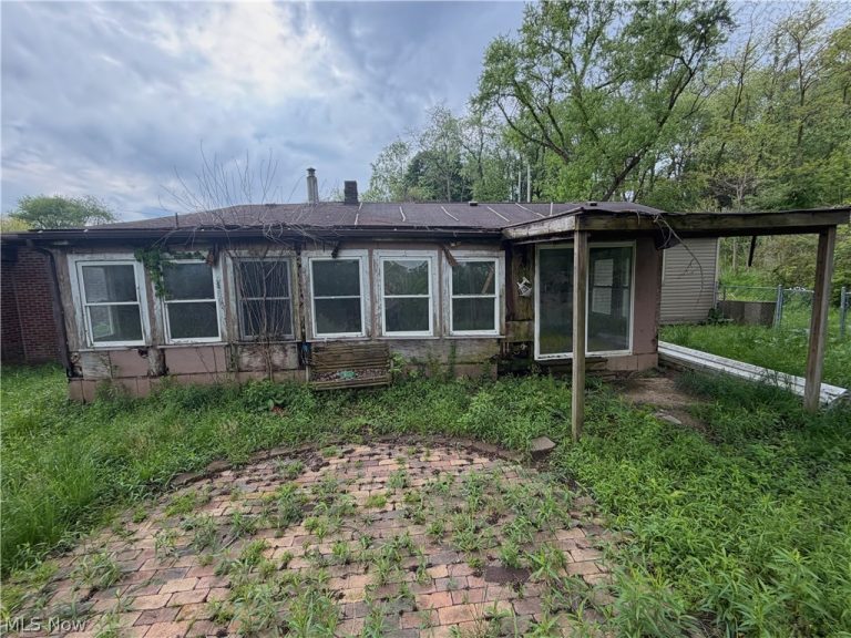 16816 Andrews Avenue, East Liverpool, OH - Photo 6