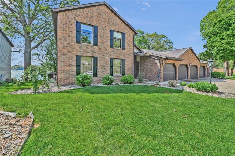 1819 Harbour Circle, Canton, OH - Photo 2
