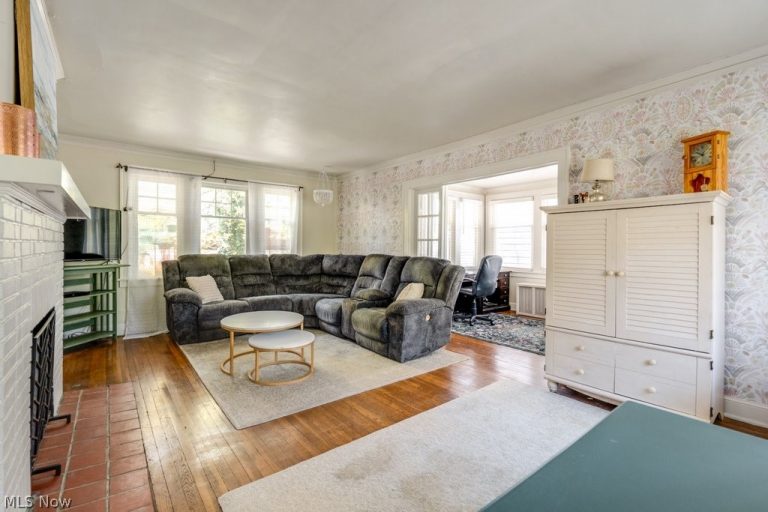 3376 Clarendon Road, Cleveland Heights, OH - Photo 5