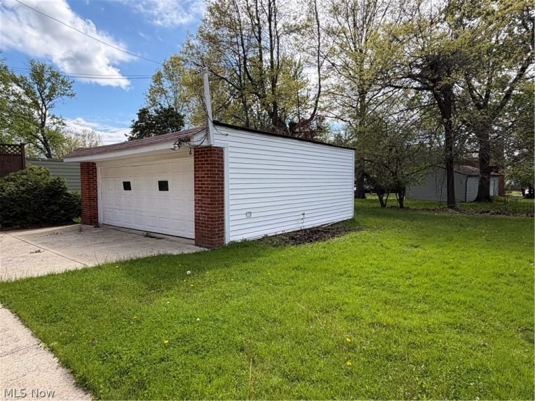 2304 Glendon Road, University Heights, OH - Photo 4