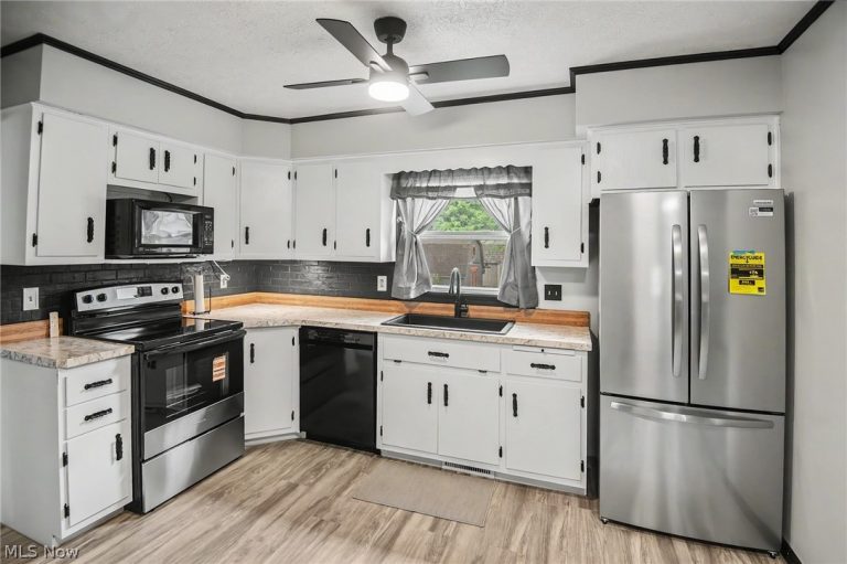 120 Winter Lane, Cortland, OH - Photo 4