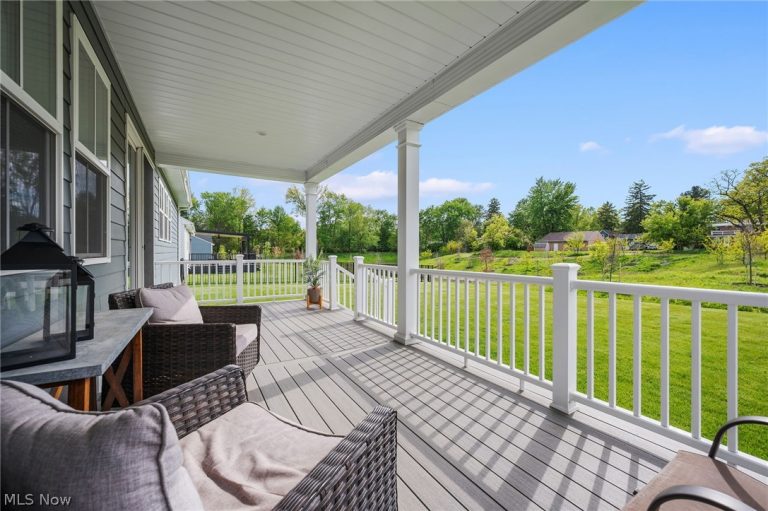 7564 Main Street, Olmsted Falls, OH - Photo 2