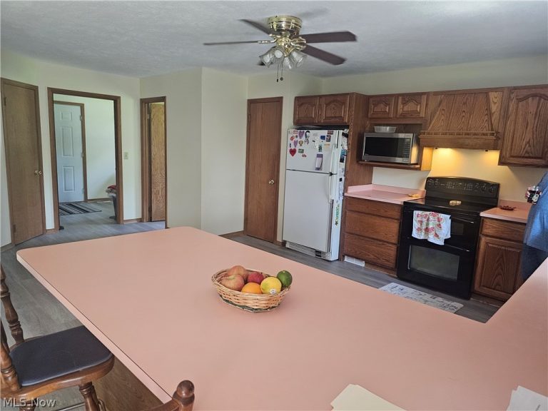 14816 Rock Creek Road, Chardon, OH - Photo 5