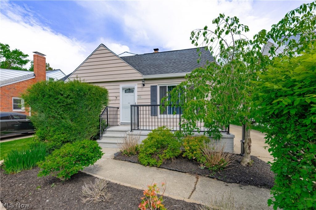 1241 Sunset Road, Mayfield Heights, OH