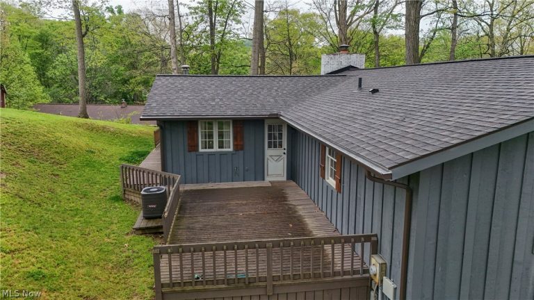 2490 Oak Tree Drive, Dover, OH - Photo 4