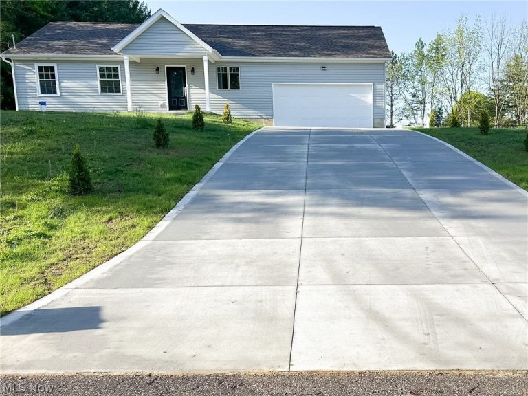 3654 Rolling Ridge Road, Canton, OH, 44721