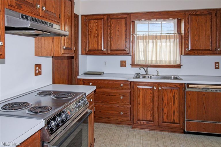 325 Jefferson Street, Port Clinton, OH - Photo 6