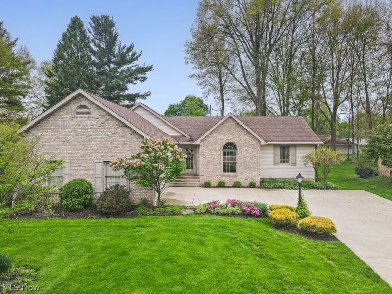 392 Maplewood Drive, Alliance, OH, 44601