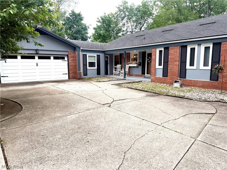 568 Northlawn Drive, Youngstown, OH - Photo 3