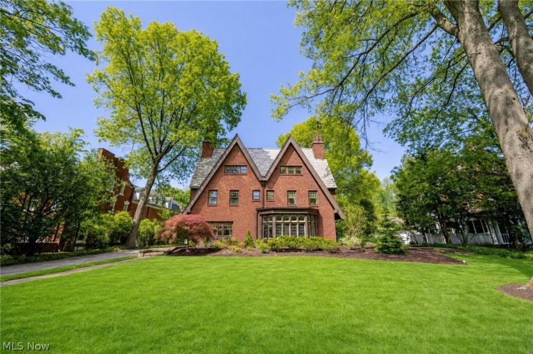 3085 Fairmount Boulevard, Cleveland Heights, OH - Photo 2