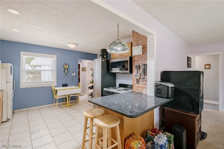 5363 Summit Road, Lyndhurst, OH - Photo 6