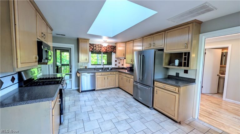 6409 Old Wood Road, Ashtabula, OH - Photo 8