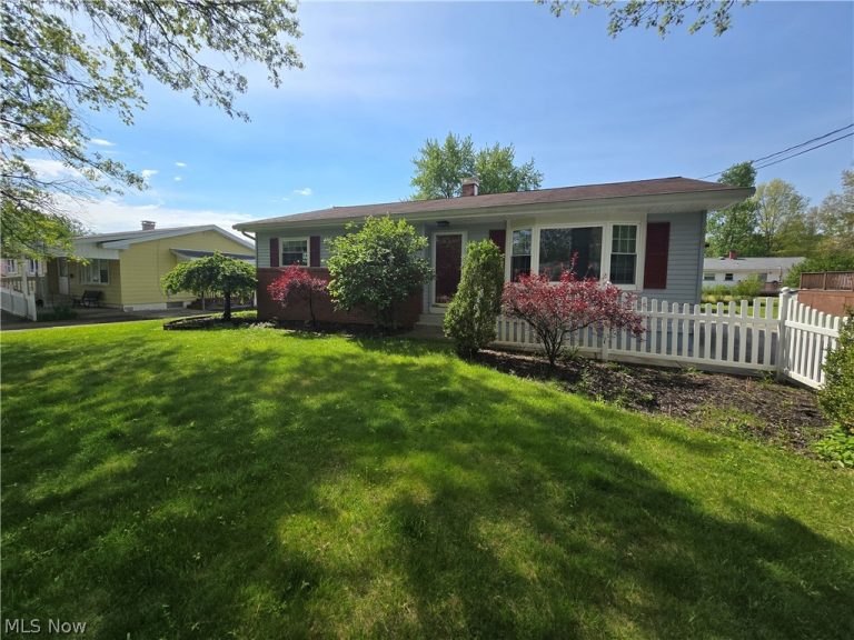 3923 Lake Road, Youngstown, OH - Photo 2