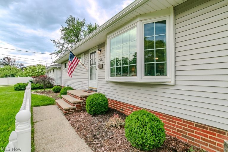 7224 Meadow Lane, Parma, OH - Photo 2