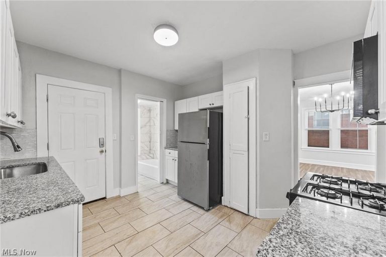 3269 Berkshire Road, Cleveland Heights, OH - Photo 6
