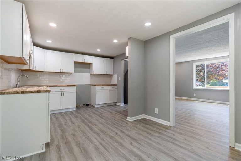 1271 Carol Drive, Kent, OH - Photo 8