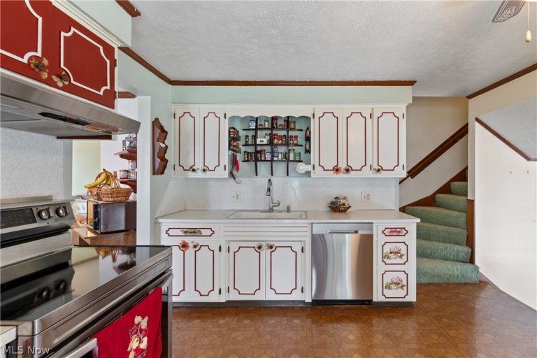 5070 Echovalley Street, North Canton, OH - Photo 4