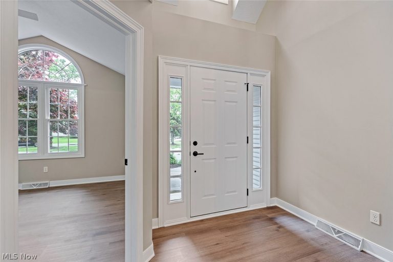 90 Lake Pointe Circle, Canfield, OH - Photo 6
