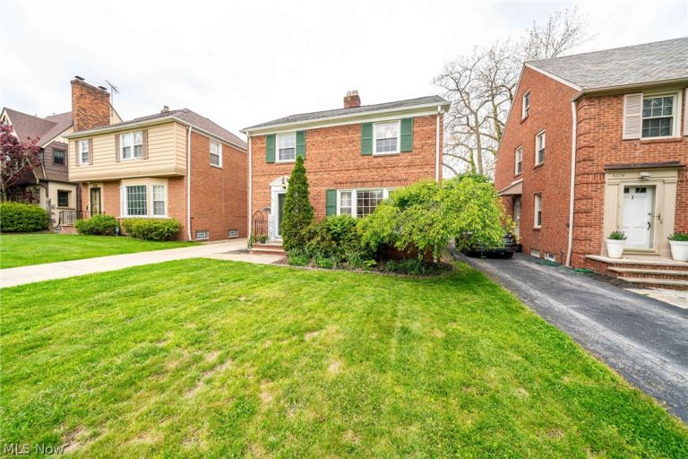 3678 Lynnfield Road, Shaker Heights, OH - Photo 3