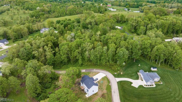 3075 Corbin Drive, Zanesville, OH - Photo 2