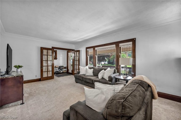 4762 Hills Drive, Cleveland, OH - Photo 4