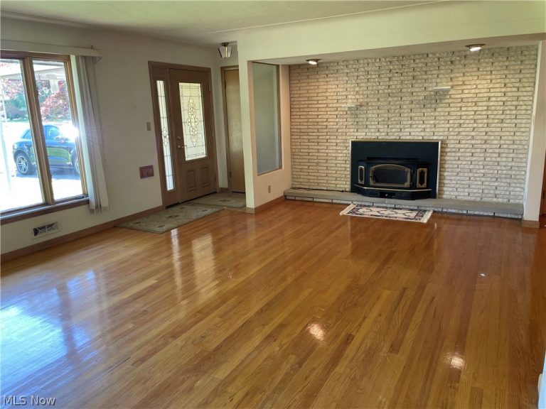 729 Parkhaven Drive, Seven Hills, OH - Photo 2