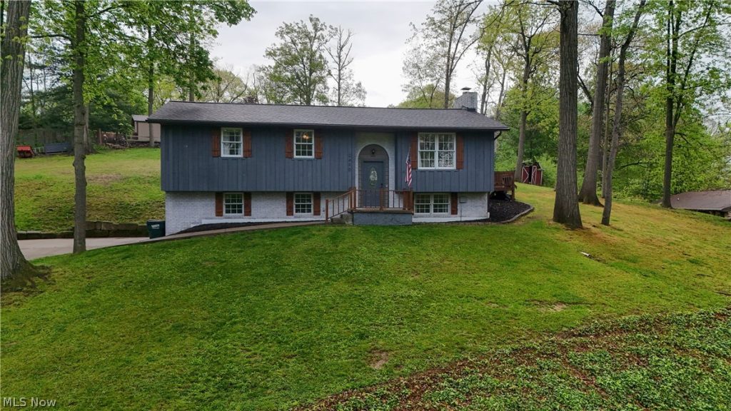 2490 Oak Tree Drive, Dover, OH