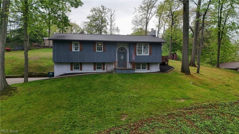 2490 Oak Tree Drive, Dover, OH, 44622