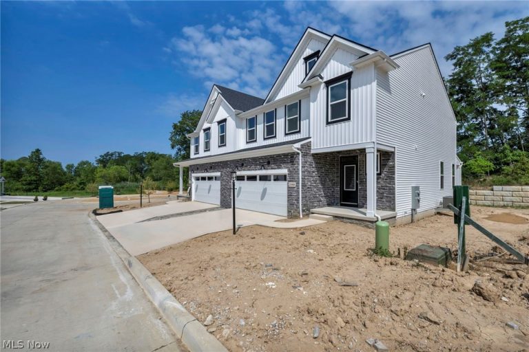 2081 Glenmont Drive, Brunswick, OH - Photo 2
