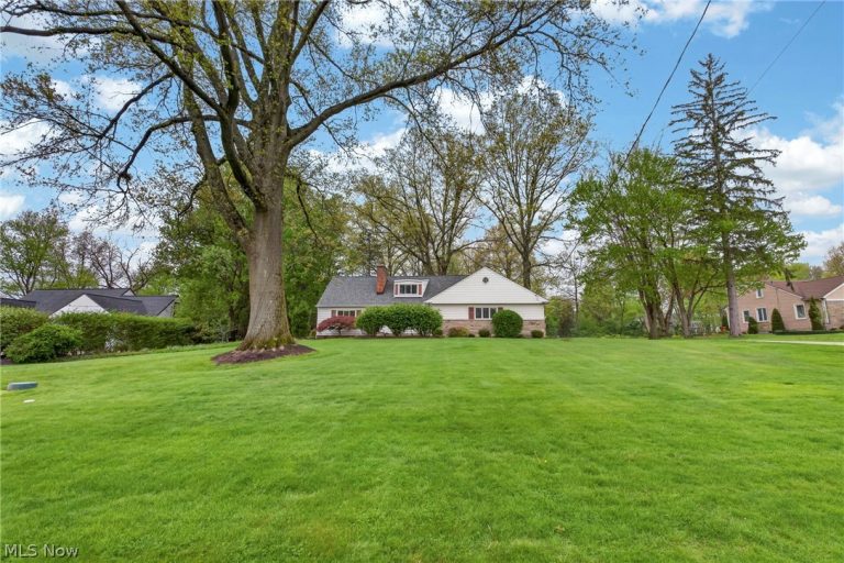 2426 Lander Road, Pepper Pike, OH - Photo 3
