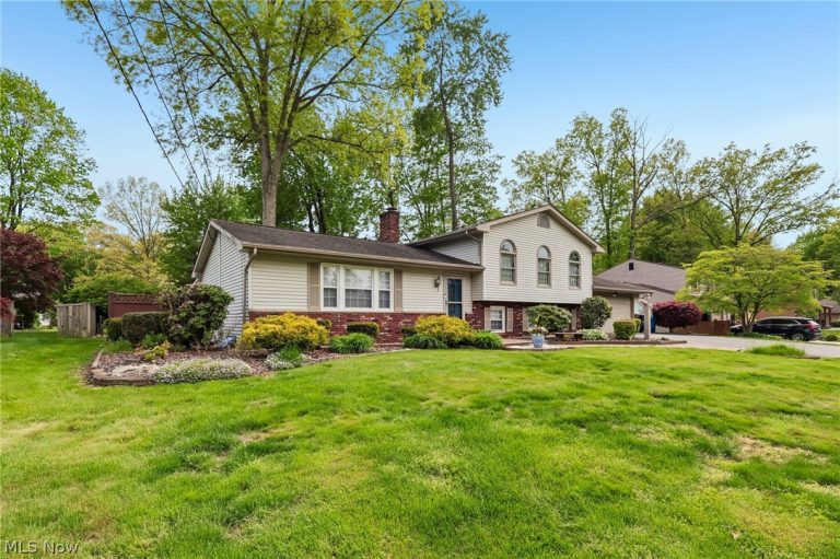 7972 Glen Oaks Drive, Howland, OH - Photo 2