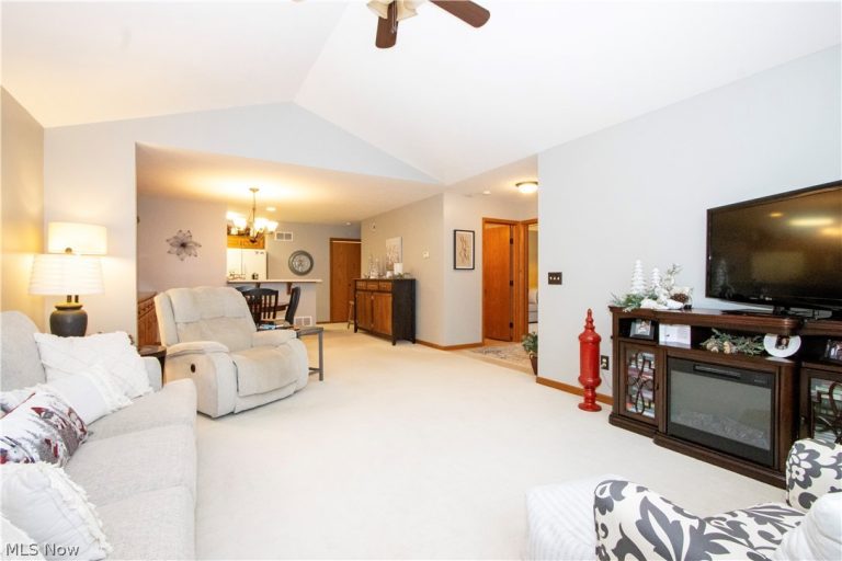 344 Woodbury Circle, Dalton, OH - Photo 4