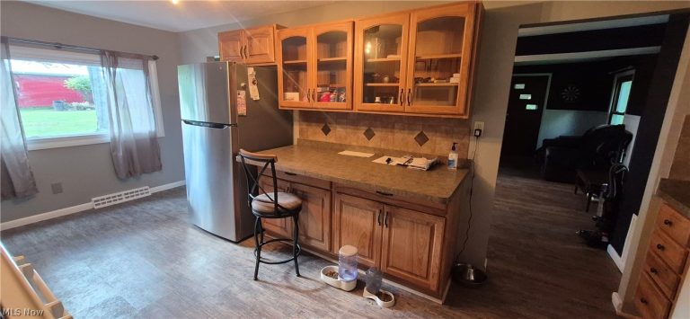 1263 Royalwood Road, Broadview Heights, OH - Photo 2