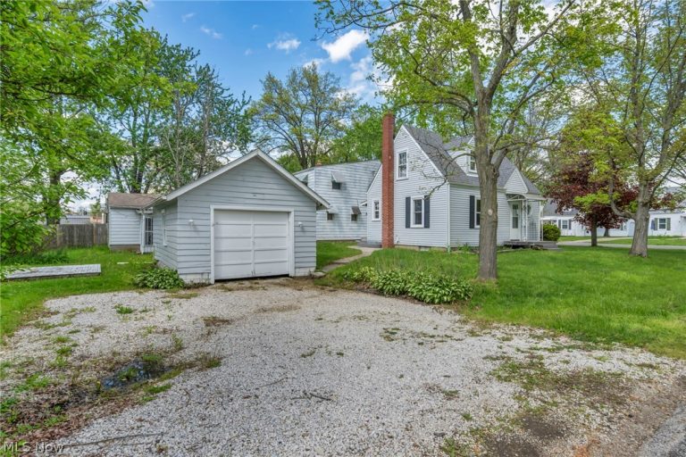 228 Sanford Street, Ravenna, OH - Photo 6