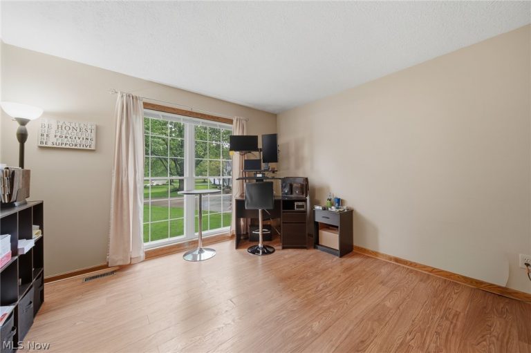 8714 Billendon Circle, North Canton, OH - Photo 6