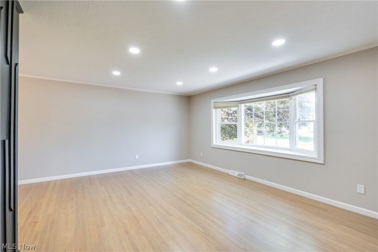 6366 Dunfield Drive, Mayfield Heights, OH - Photo 4