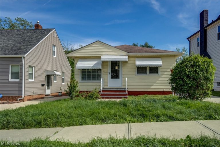 4407 Woodway Avenue, Parma, OH - Photo 2